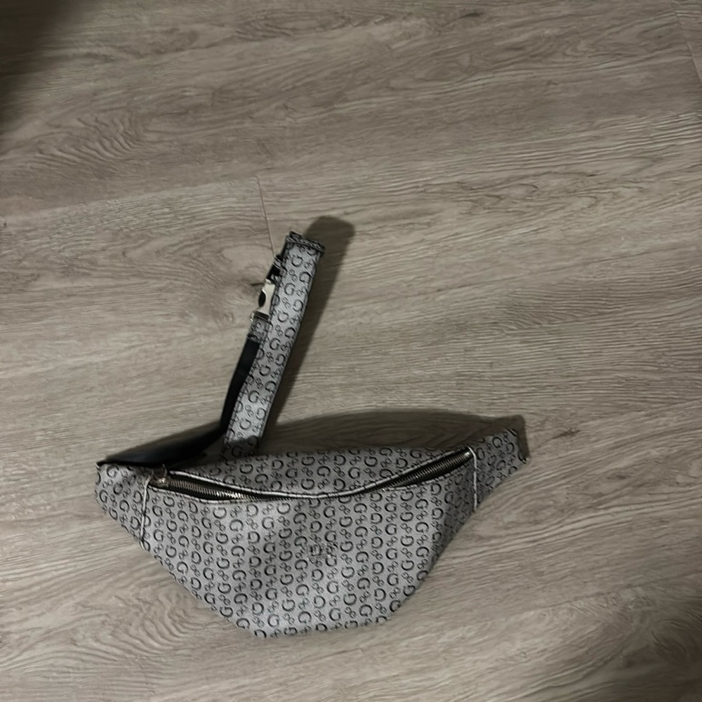 Guess belt bag - Picture 1 of 3